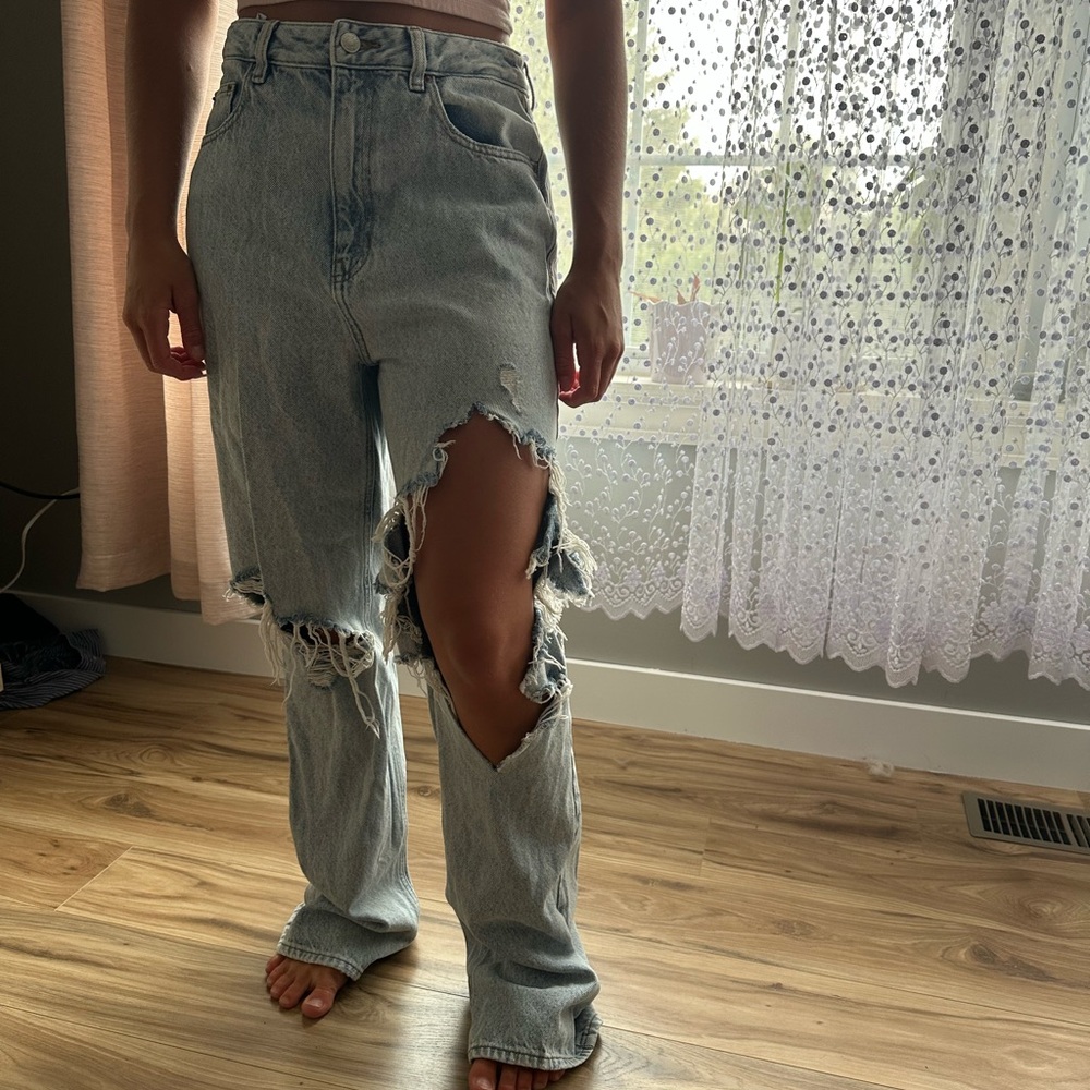 Distressed light jeans for women